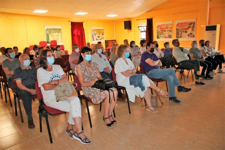 Los participantes en la asamblea anual del Grupo de Acción Local Nordeste en Calzada de Valdunciel.