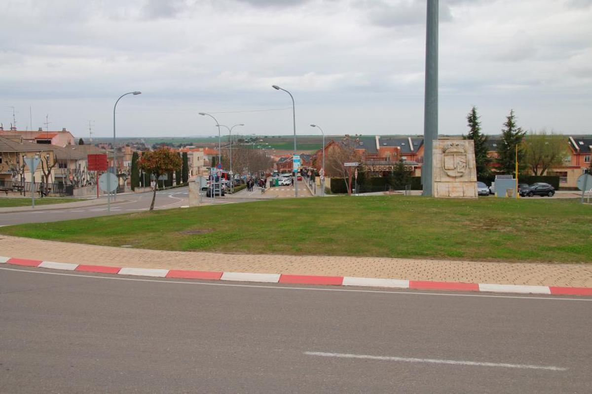 La entrada de Villamayor por la SA-300, donde llegará el carril bici