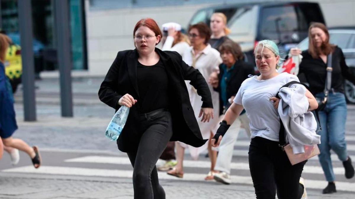 Gente corriendo en el tiroteo.