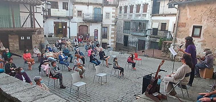 Imagen de una de las actuaciones celebradas en la plaza del Solano.