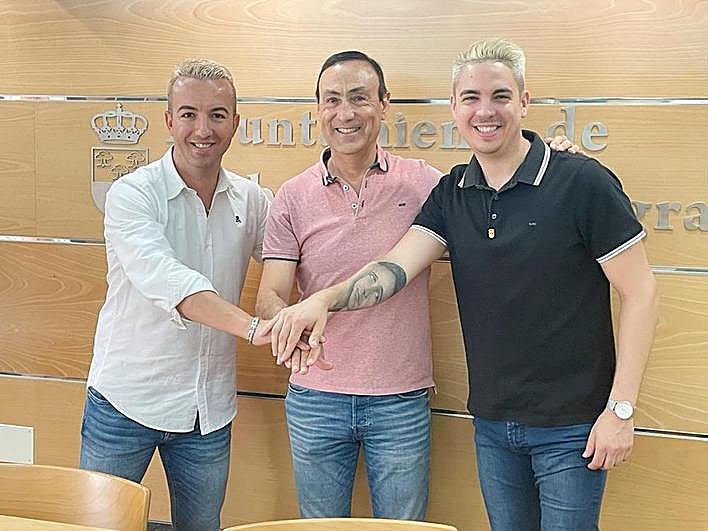 David Alcaide, Pedro Samuel Martín y Francisco Sánchez en la recepción del Ayuntamiendo de Carbajosa.