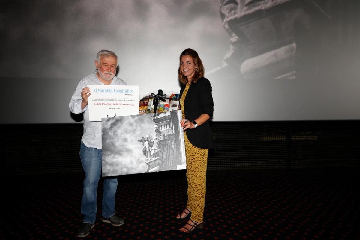 Mayor de 60 años | Andrés Manuel Níguez Carbonell obtuvo la cesta del Club del Gourmet de ECI s de la mano de Susana Sánchez, de LA GACETA.