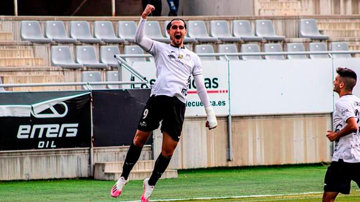 Gabri Salazar celebrando un gol el curso pasado con el Conquense.