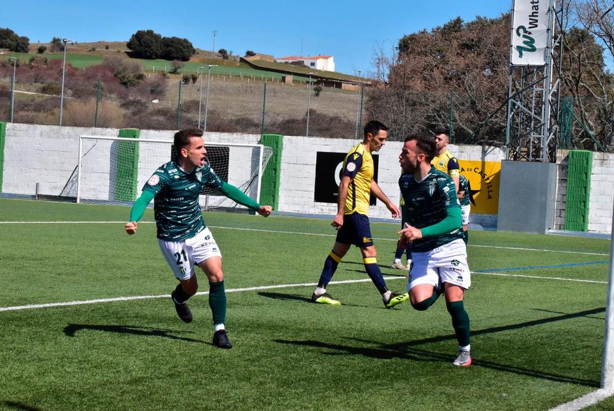 Los jugadores del Guijuelo celebran un gol en la temporada 2021-22