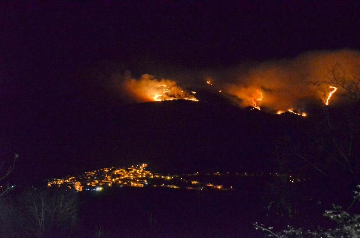 Incendio en las sierras de Béjar y Candelario en enero de 2017. | TEL