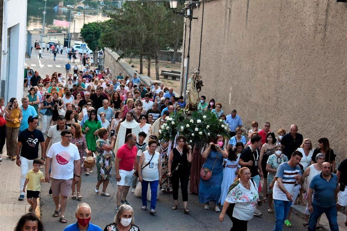 Procesión de la otra imagen de la Virgen del Carmen con la que cuenta la villa de Alba de Tormes.