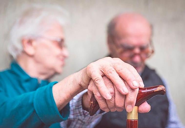 Una pareja de ancianos