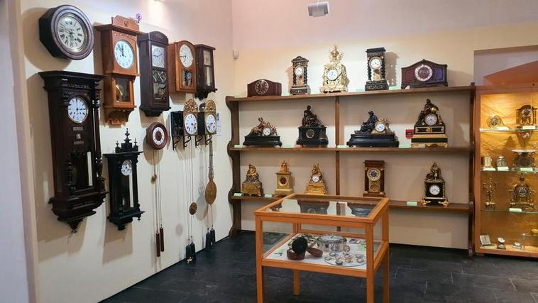 La exposición de relojes cuenta con 313 ejemplos de testigos del tiempo de los últimos tres siglos en una colección abierta a todo el público.