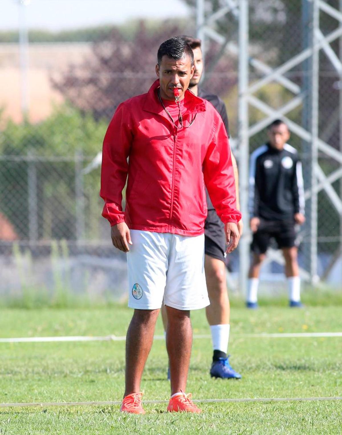 Rafa Dueñas, en un entrenamiento con el primer equipo