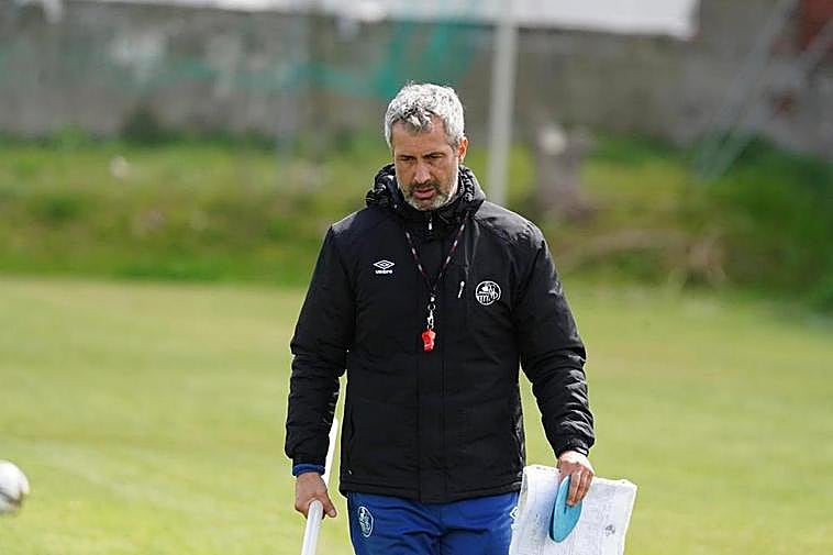 El entrenador del Salamanca UDS, María Hernández.