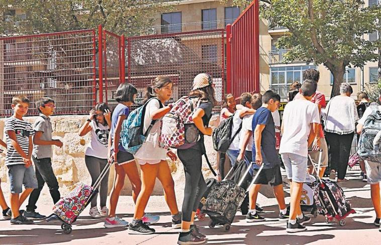 Los colegios públicos notan más la caída de escolares