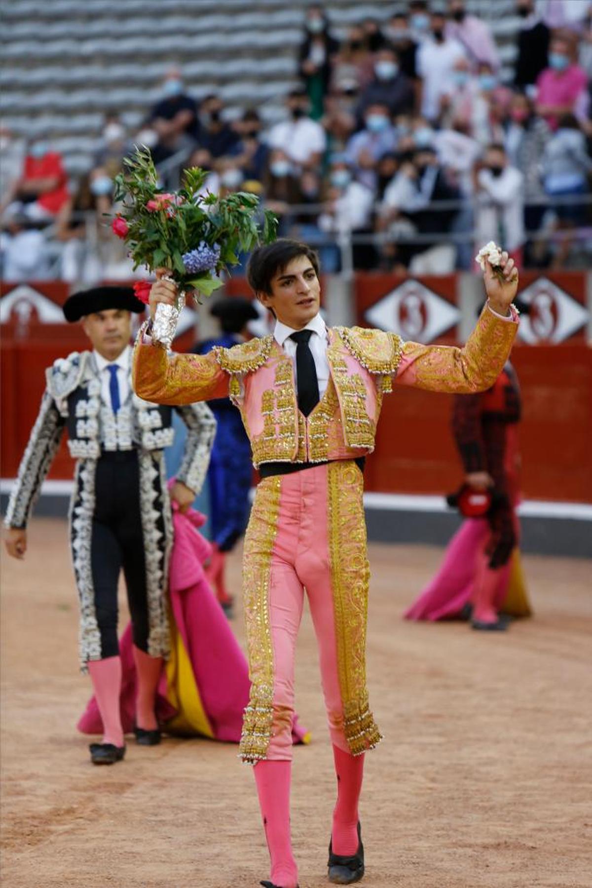 Vuelta triunfal de Jesús de la Calzada en La Glorieta en 2021, en el festejo celebrado tras el desenjaule