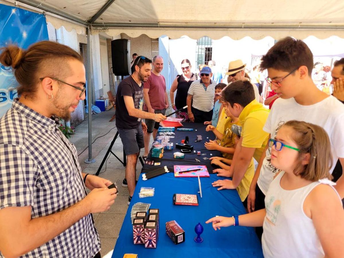 Exhibición de magia dentro del programa de actividades. | CASAMAR