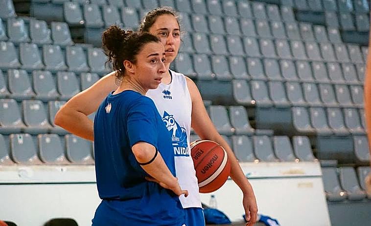 Maite Cazorla y Silvia Domínguez, en un entrenamiento del Perfumerías Avenida