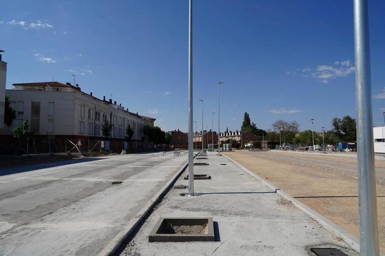 Obras de ensachamiento de Ignacio Ellacuría y del aparcamiento que se construye junto a la avenida. I LAYA