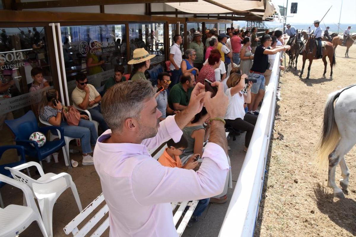 Numeroso público durante el concurso celebrado en la dehesa de “Casasola” de Ciudad Rodrigo.