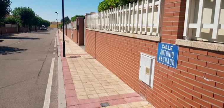 Calle Antonio Machado de Castellanos de Moriscos.