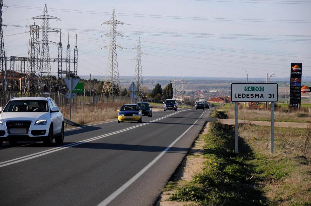 Imagen de la carretera SA-300 por donde discurrirá el nuevo carril bici.