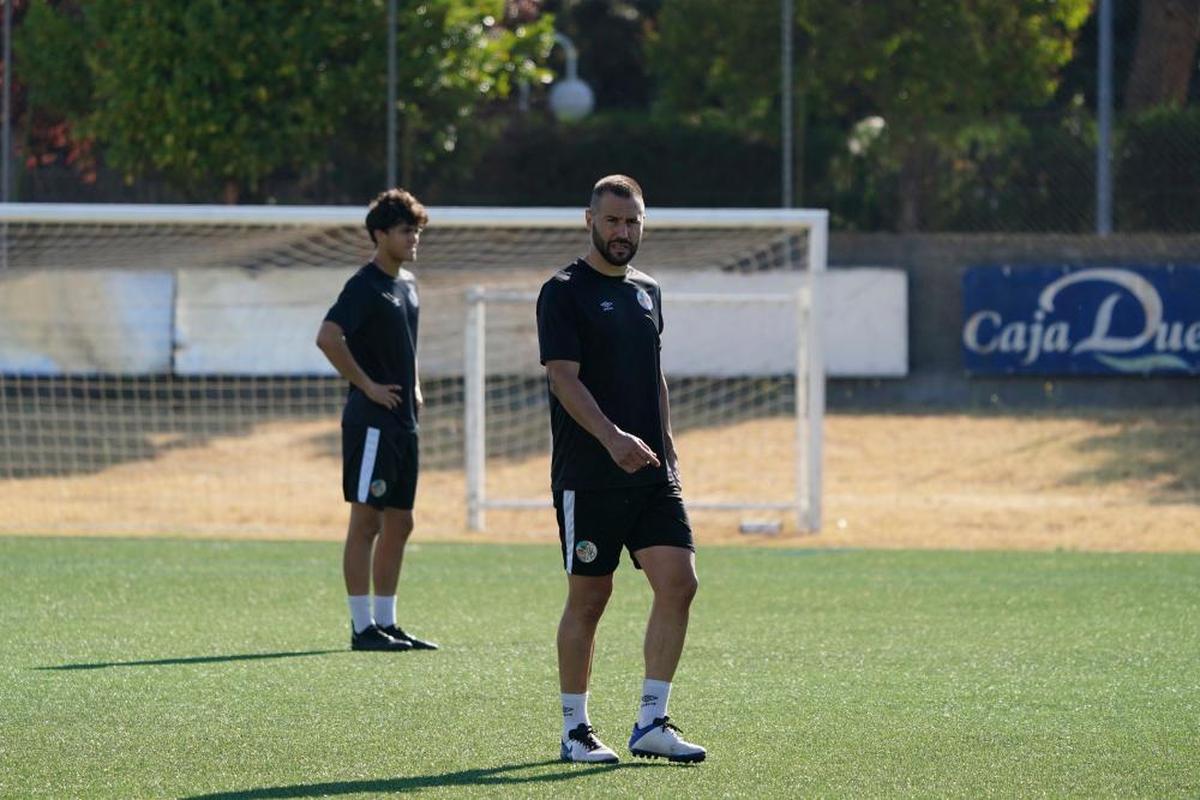 El defensa central José Rodríguez en un entrenamiento con el Salamanca este verano.