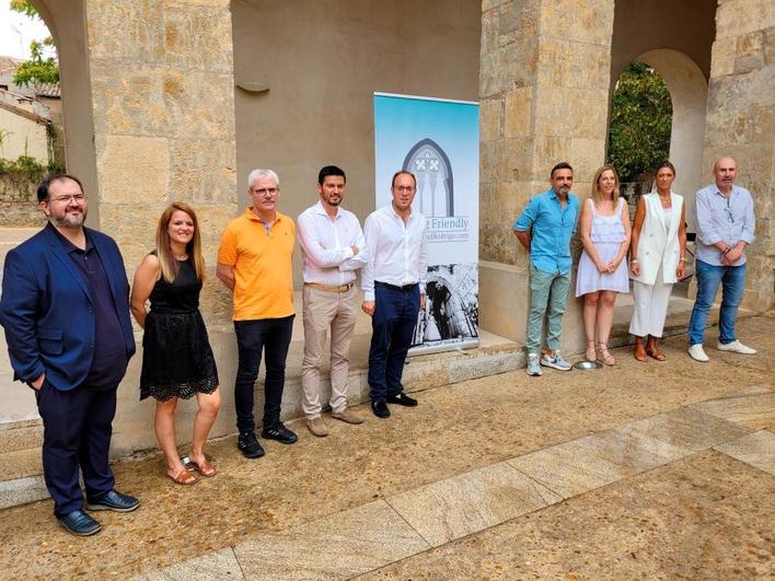 Ayuntamiento, asociaciones profesionales y empresarios en la presentación del proyecto.