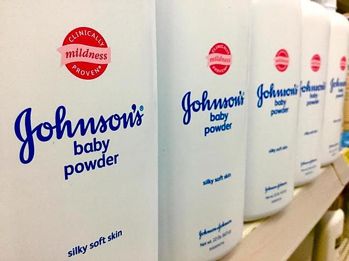 En 2017, un tribunal de Los Ángeles condenó a la empresa por no advertir adecuadamente del riesgo asociado al uso de sus productos con talco.