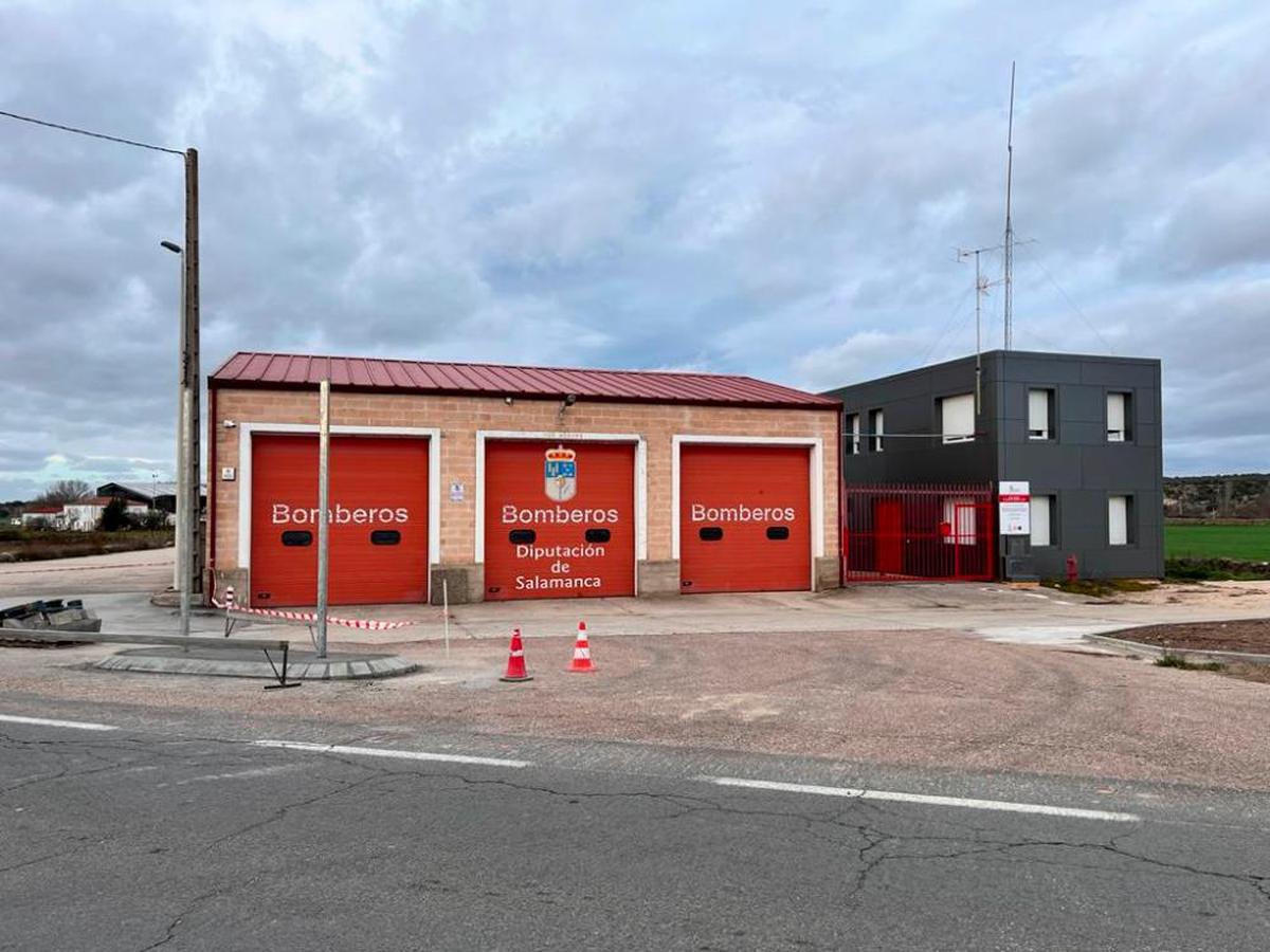 La concentración de apoyo se ha convocado el sábado por la tarde frente al parque de bomberos de Ledesma.