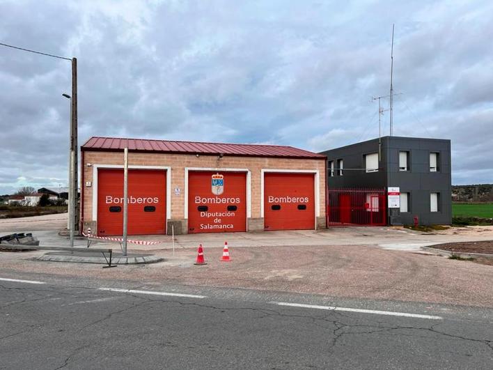 La concentración de apoyo se ha convocado el sábado por la tarde frente al parque de bomberos de Ledesma.