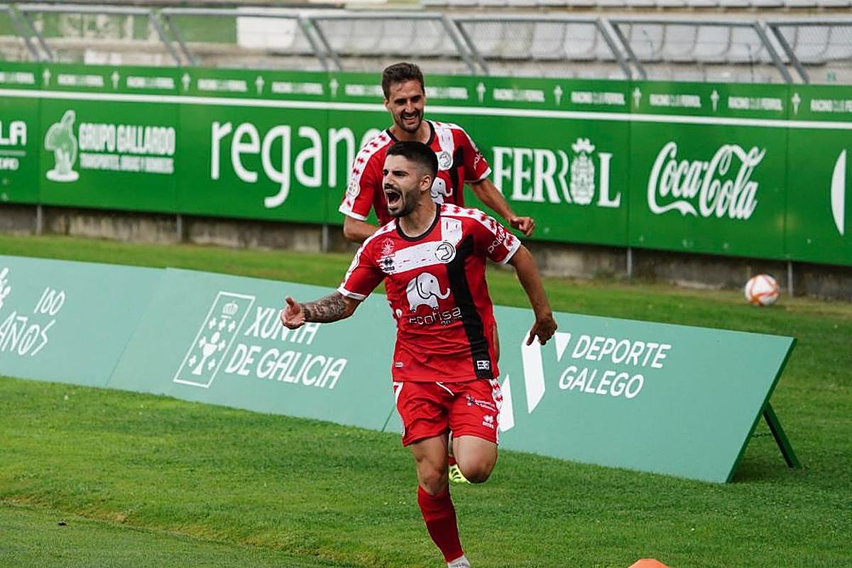 Montes celebra el gol de la primera jornada del curso pasado en Ferrol.