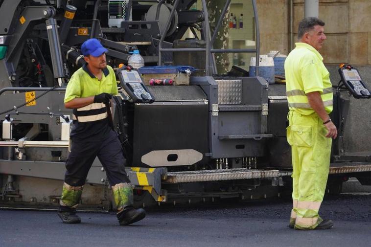 Trabajos de refuerzo del firme en Salamanca.