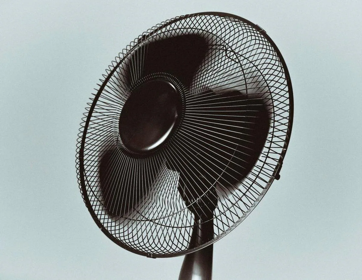 El ventilador es un útil esencial en el verano.