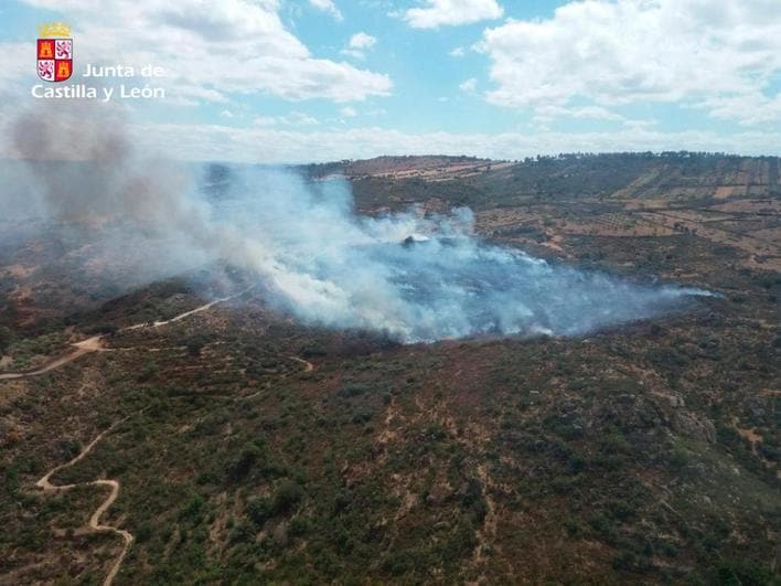 Un incendio declarado en Portugal amenaza al municipio de Sobradillo