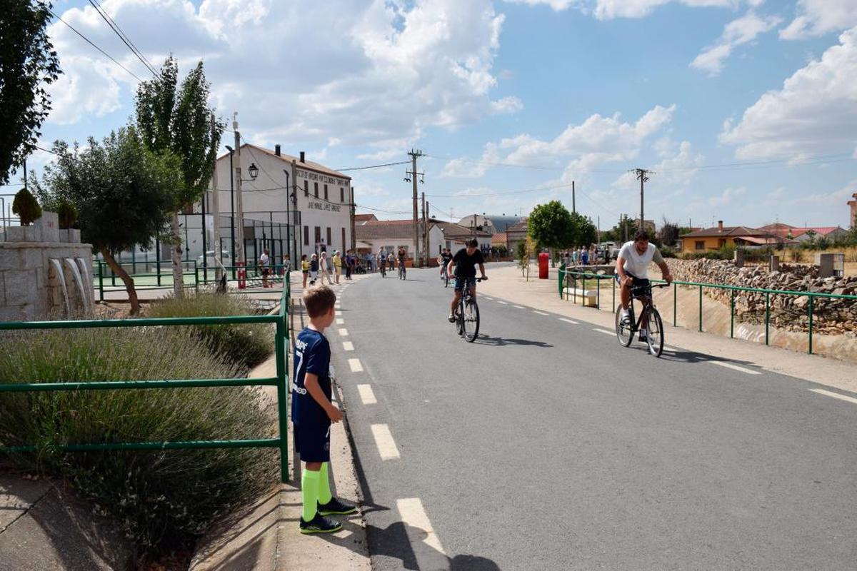 CONCURSO ‘Así somos en mi pueblo’. Así eran y así son las carreras de quintos en Galinduste