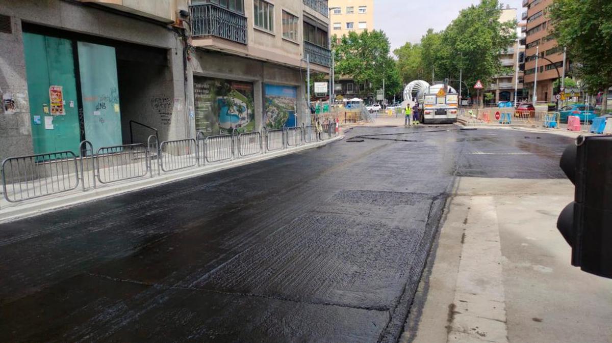 Asfaltado de la calle Álvaro Gil este jueves.