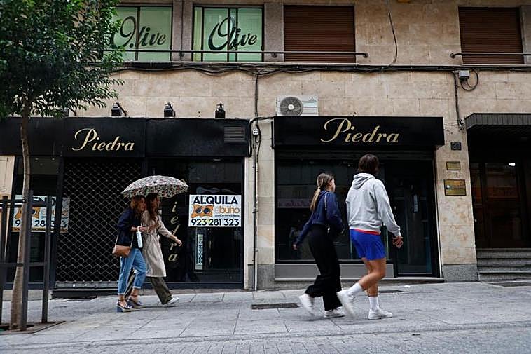 Establecimiento de comercio en alquiler en la calle Azafranal de Salamanca.