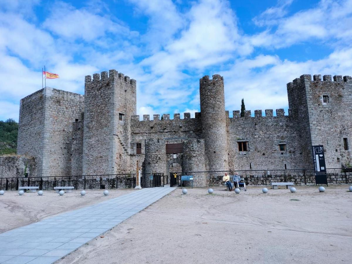 Castillo de San Vicente en Montemayor del Río.