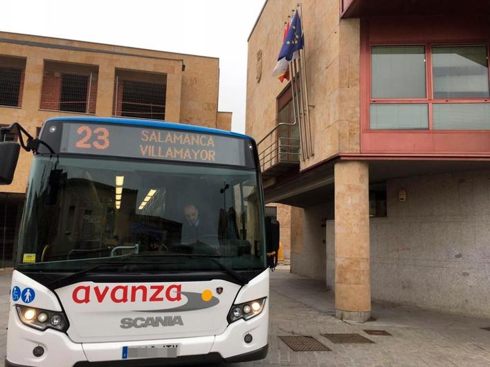 Autobús metropolitano que conecta Villamayor y Salamanca.