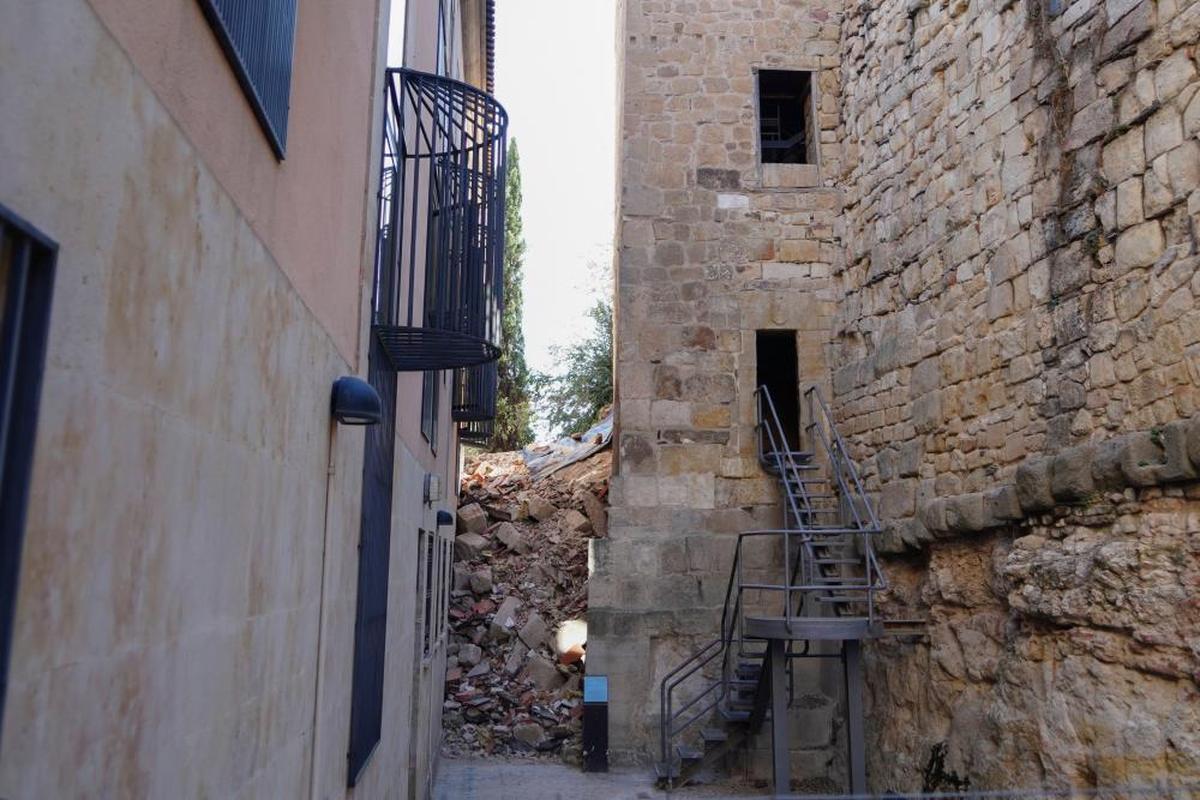 El desescombro junto a la Torre del Marqués de Villena concluye sin que se retiren todos los restos. I LAYA