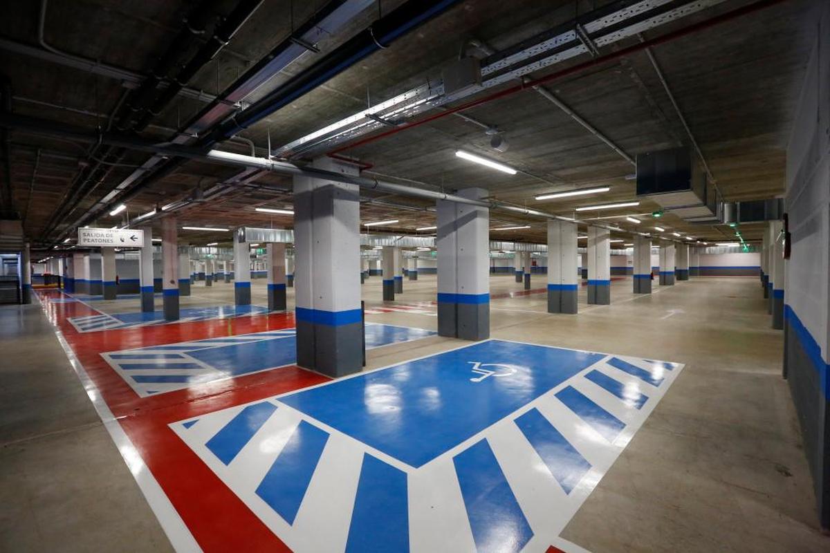 Interior del nuevo aparcamiento del Hospital de Salamanca, que se inaugura este lunes.