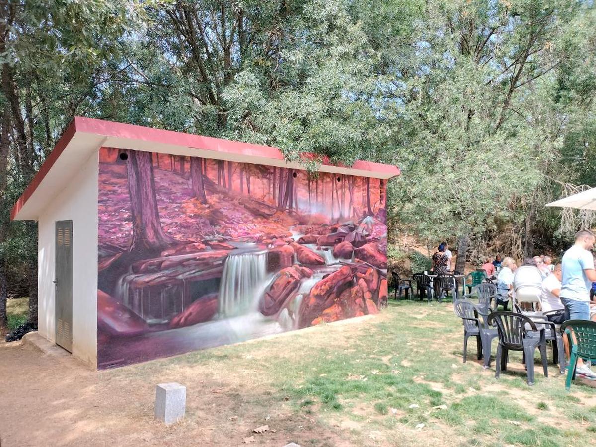 Mural realizado en el paraje de El Tejar, un referente del ocio estival en Los Santos.