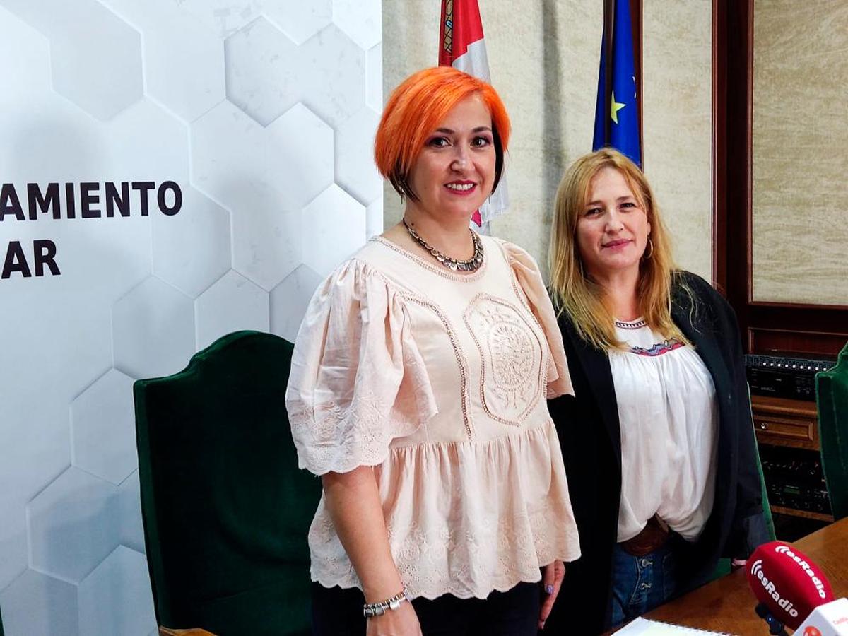 Rosa Torres y Yolanda Cascón presentaron ayer las ayudas.