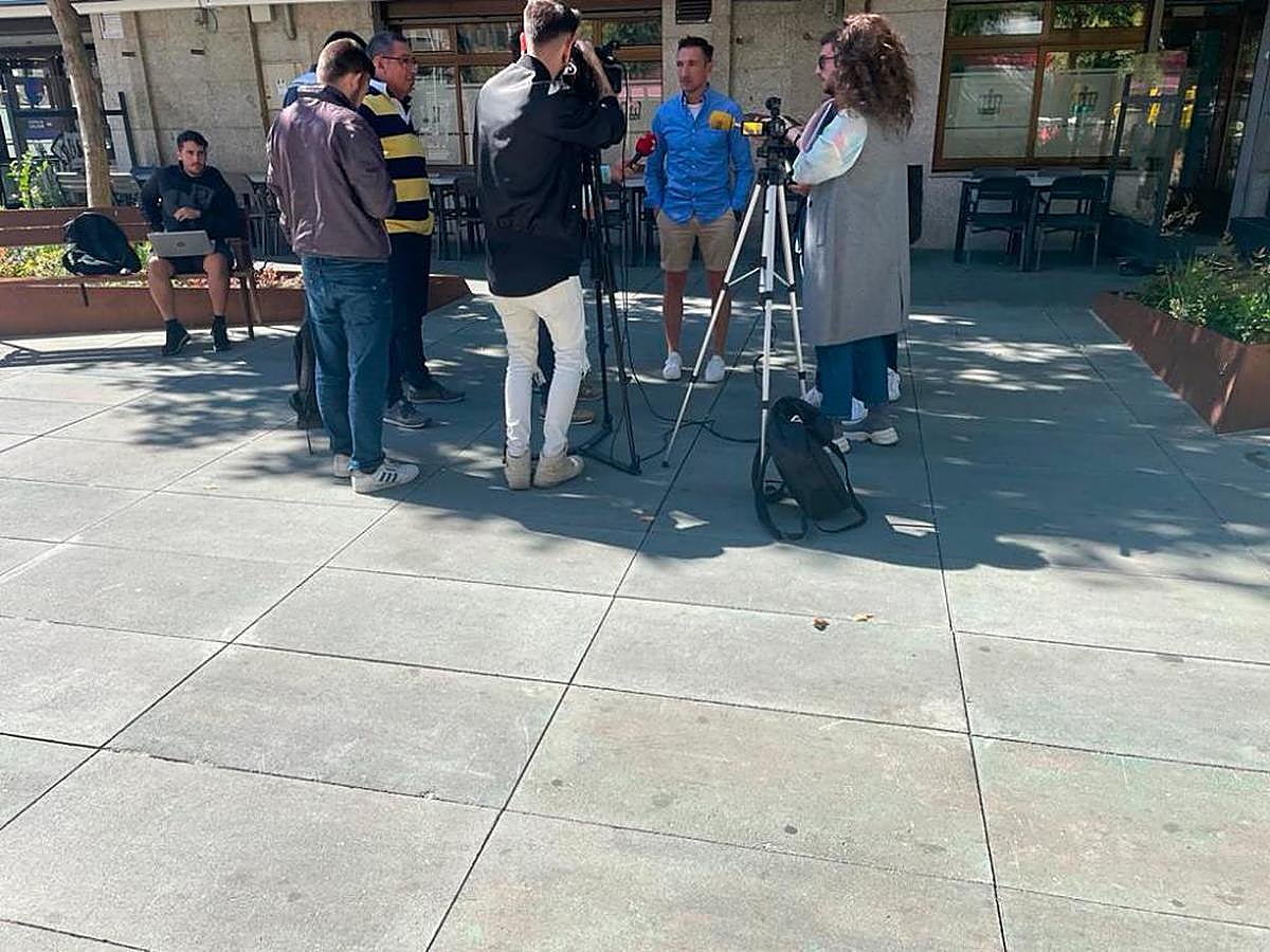 Raúl Casañ dando la rueda de prensa.