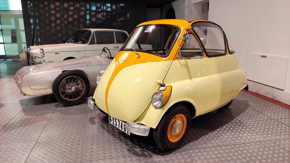 Las tres piezas del mes expuestas en el Museo de Historia de la Automoción.