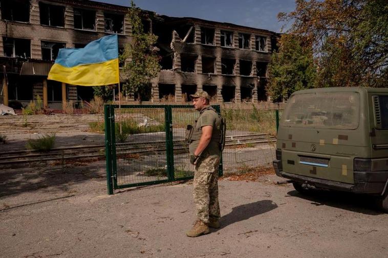 Militar ucraniano en Járkov.