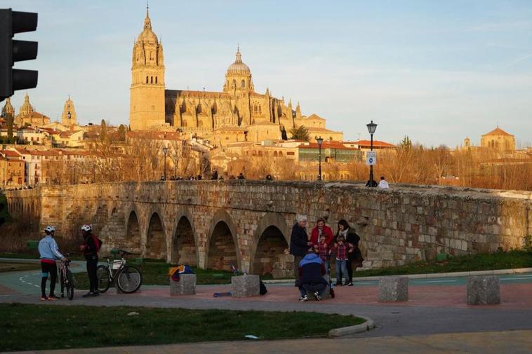 La catedral, vista desde el Puente Romano