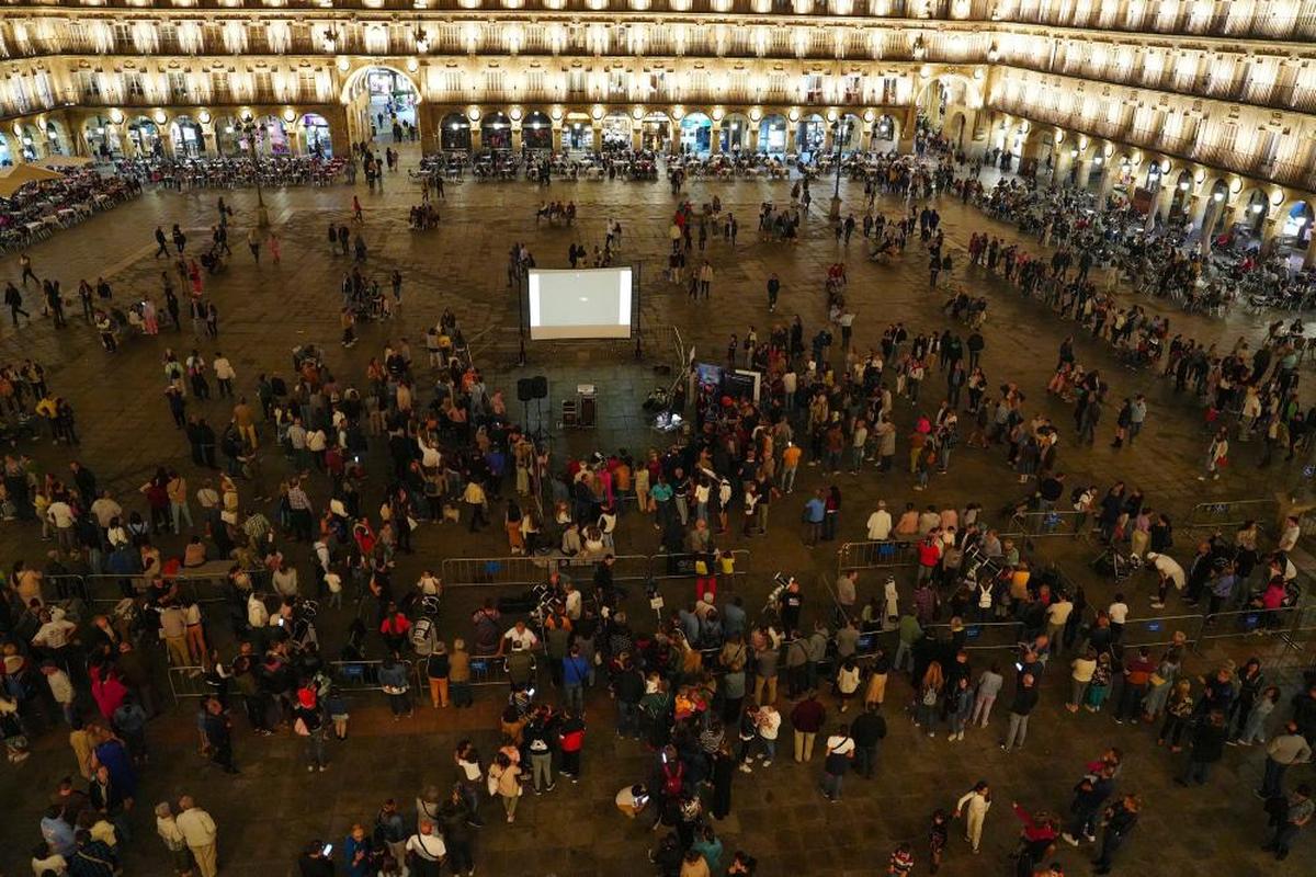 Casi 5.000 personas participaron en la Plaza Mayor en el observatorio astronómico | LAYA