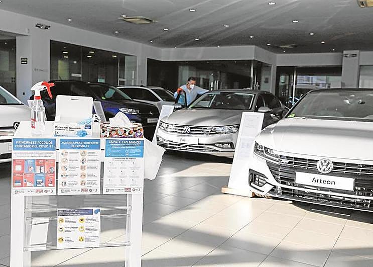 Vehículos en el expositor de un concesionario salmantino