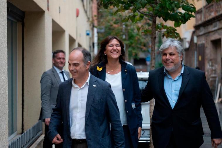 El secretario general de Junts, Jordi Turull; la presidenta del partido, Laura Borràs, y el líder de la formación en el Parlament, Albert Batet.