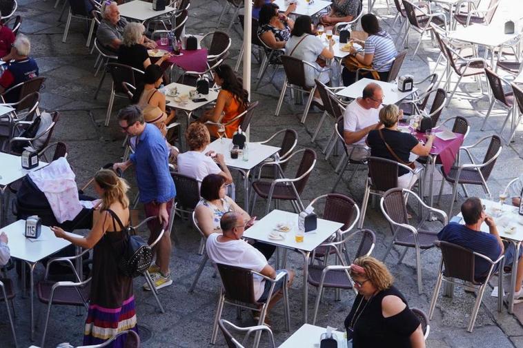 Ambiente en una de las terrazas de la Plaza Mayor.