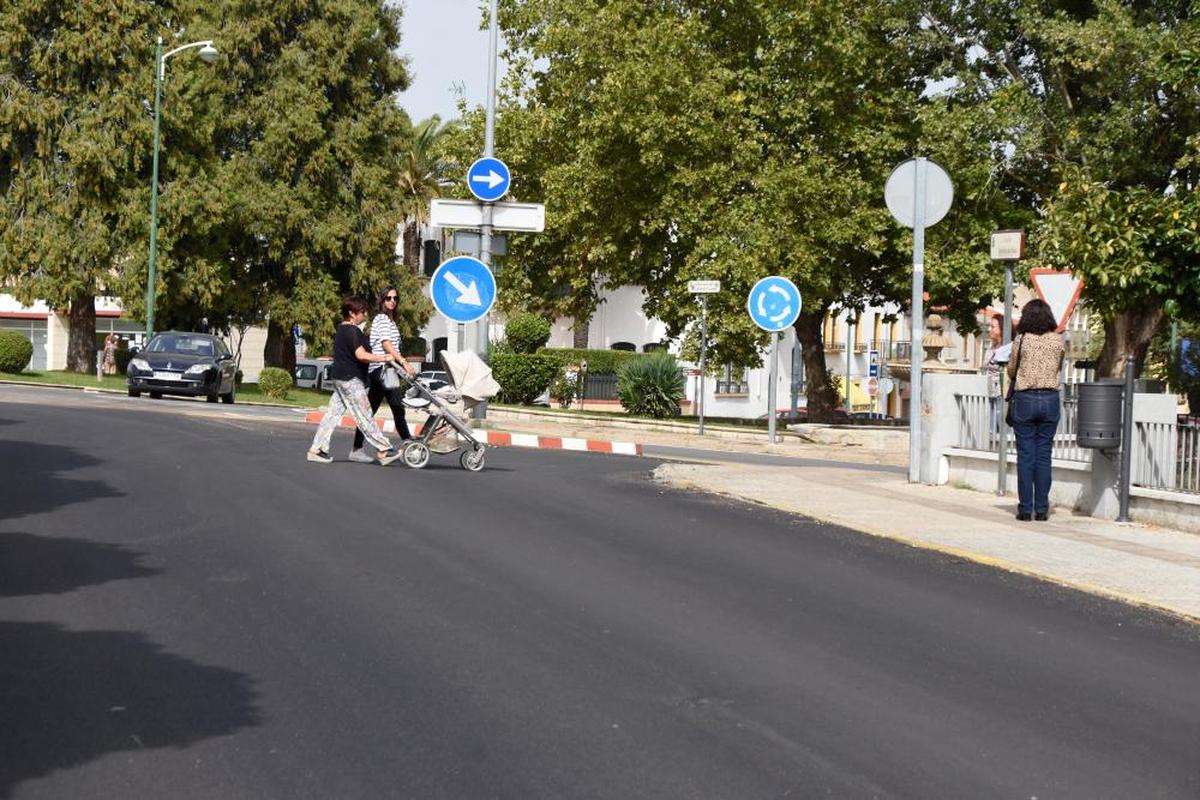 Nueva imagen y mayor seguridad con el reasfaltado de la avenida de Foxá de Ciudad Rodrigo.