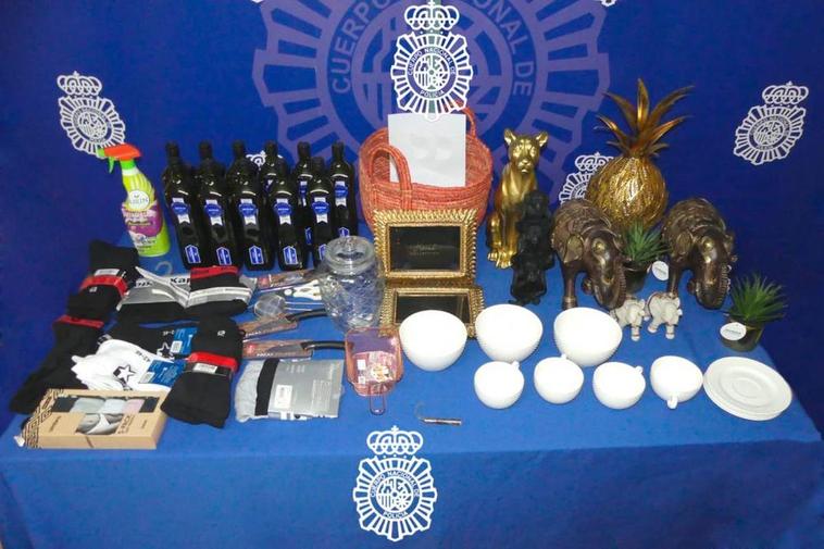 Artículos encontrados en la furgoneta interceptada